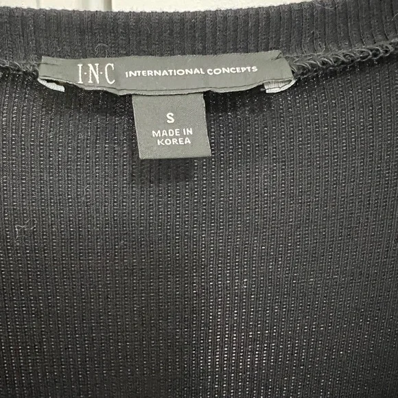 SALE 2/$20 INC Black & white Long Sleeve Tunic w/hankerchief hem - Picture 3 of 6